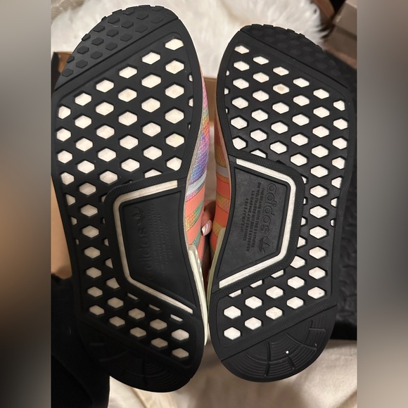 Bright tie dye Adidas NMD R1 W size 8 in box. - Picture 5 of 7